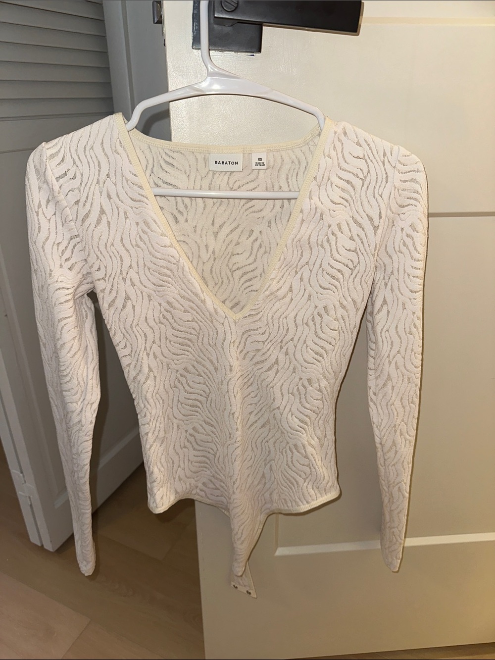 Babaton Cream White Textured V-Neck Long Sleeve Top